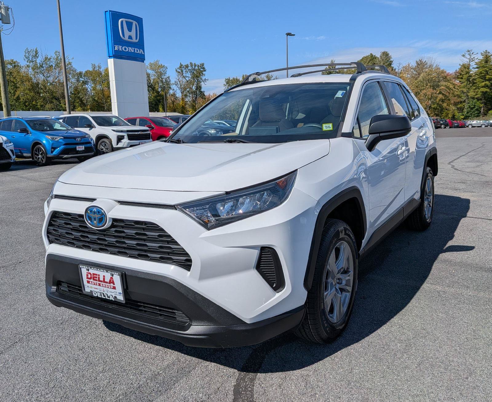 Used 2022 Toyota RAV4 LE AWD/4WD image 4