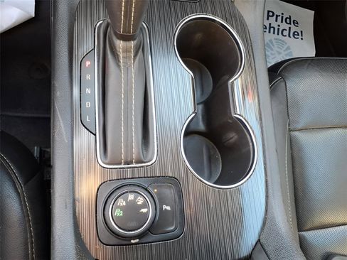 Used 2017 GMC Acadia SLT image 25