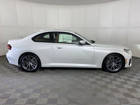 Used 2025 BMW 230i xDrive Coupe w/ Premium Package image 7