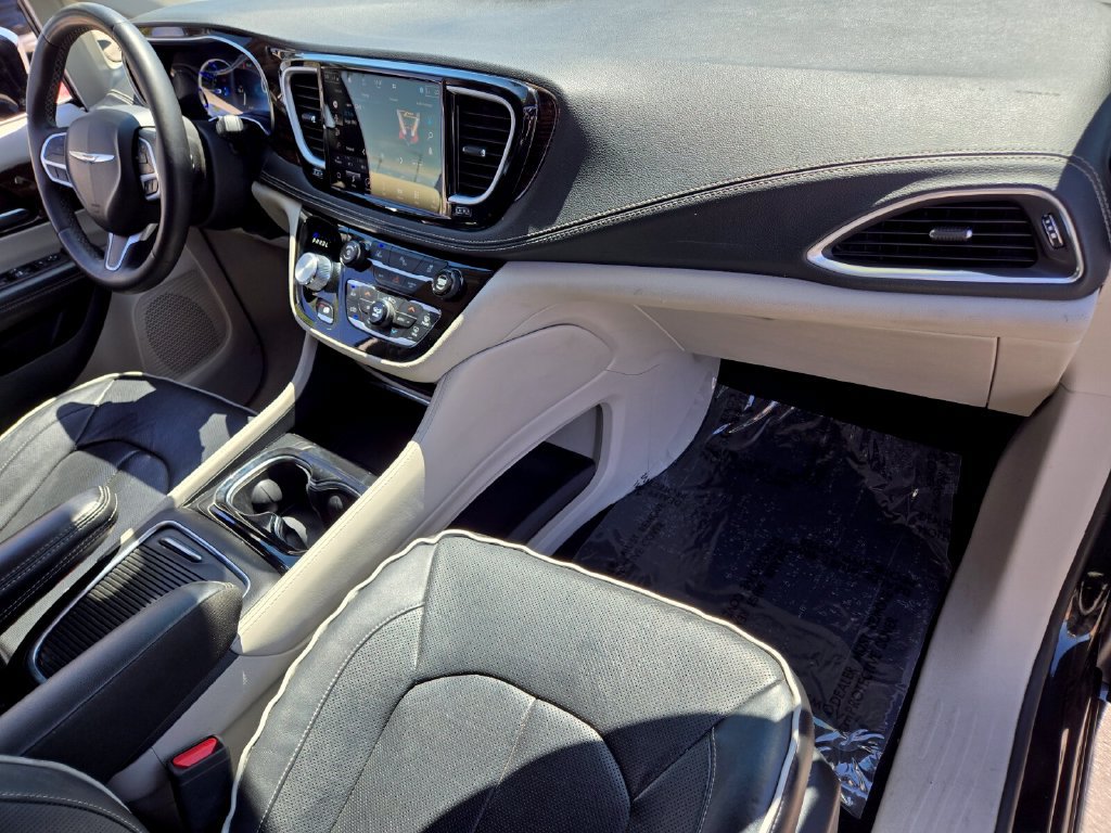 Used 2023 Chrysler Pacifica Limited FWD image 18