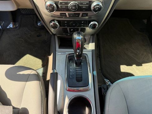 Used 2012 Ford Fusion SE FWD image 12