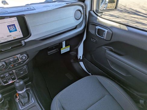 New 2026 Jeep Gladiator Sport AWD/4WD image 17