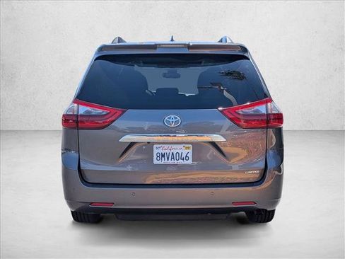 Used 2020 Toyota Sienna Limited w/ Carpet Mat Package FWD image 7