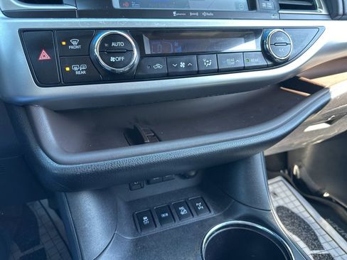 Used 2017 Toyota Highlander XLE AWD/4WD image 46