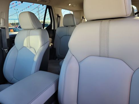 Used 2025 Honda Pilot EX-L image 16