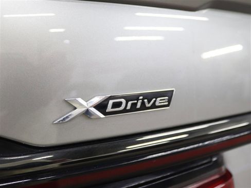 Used 2020 BMW 750i xDrive w/ Executive Package image 9