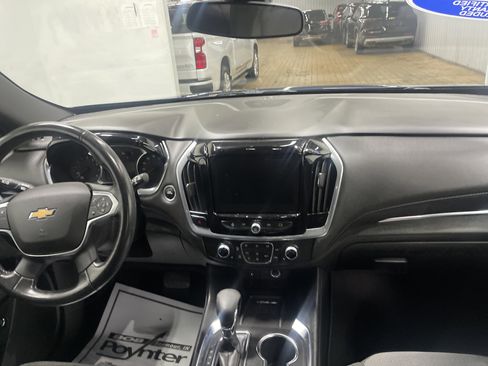 Used 2022 Chevrolet Traverse LT image 23