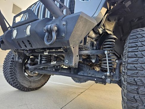 Used 2018 Jeep Wrangler Unlimited Sahara AWD/4WD image 22