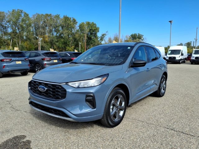Certified 2024 Ford Escape ST-Line w/ Tech Pack #1 AWD/4WD image 3
