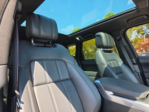 Used 2022 Land Rover Range Rover Sport SE image 11