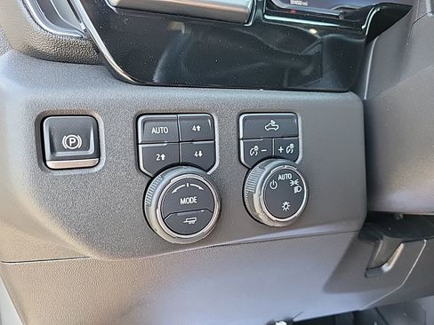 Used 2025 Chevrolet Silverado 1500 LT image 22