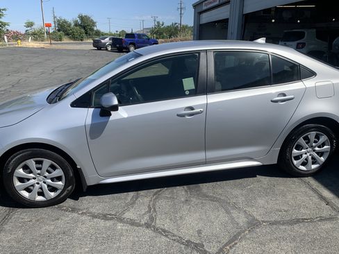 Used 2023 Toyota Corolla LE FWD image 2