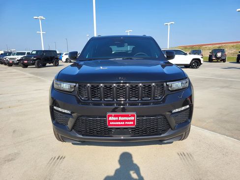 New 2025 Jeep Grand Cherokee Limited w/ Black Appearance Package image 8