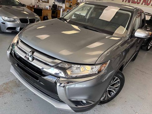 Used 2016 Mitsubishi Outlander SE image 9