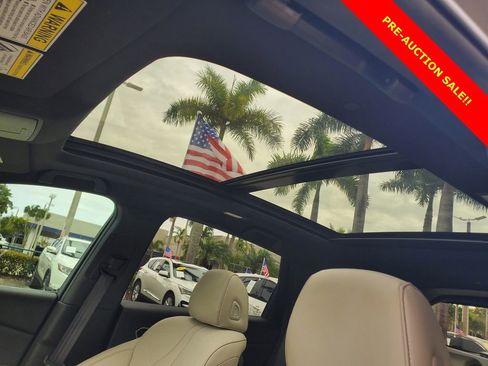 Used 2025 Acura RDX SH-AWD image 18