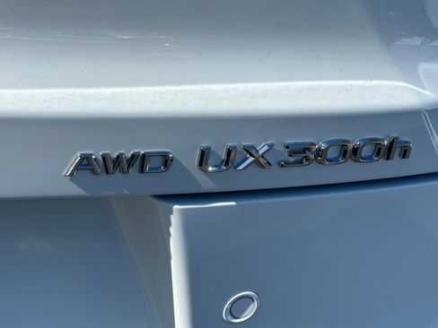 New 2026 Lexus UX 300h AWD image 18