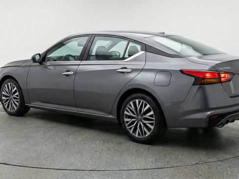 Used 2025 Nissan Altima 2.5 SV image 6