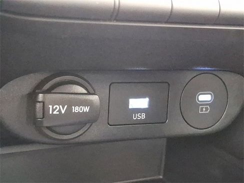 Certified 2025 Hyundai Elantra SE image 22