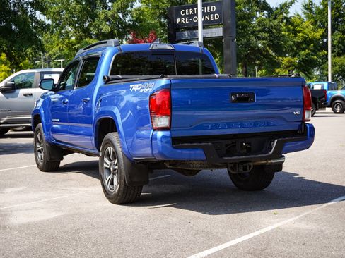 Used 2017 Toyota Tacoma TRD Sport w/ Tow Package AWD/4WD image 9