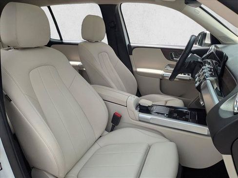 Used 2023 Mercedes-Benz GLB 250 4MATIC image 23
