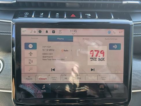 Used 2023 Jeep Grand Cherokee Limited w/ Black Appearance Package image 18