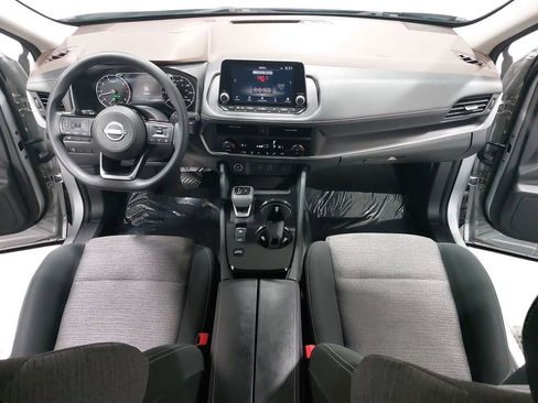 Used 2023 Nissan Rogue SV image 9