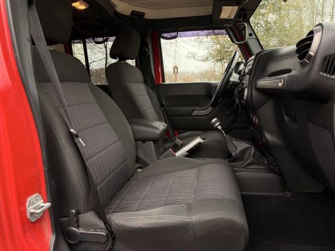 Used 2011 Jeep Wrangler Unlimited Sport w/ Dual Top Group image 17