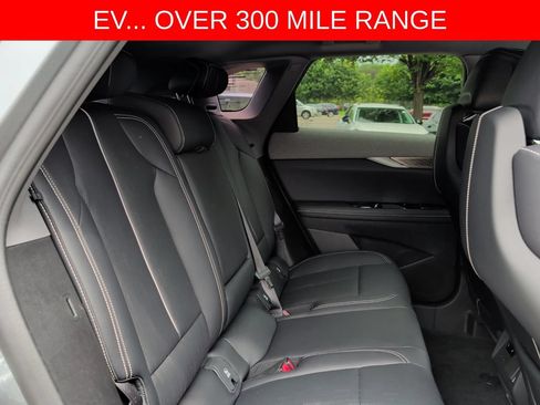 Used 2025 Cadillac Optiq Sport 2 w/ LPO, Floor Liner Package AWD/4WD image 35