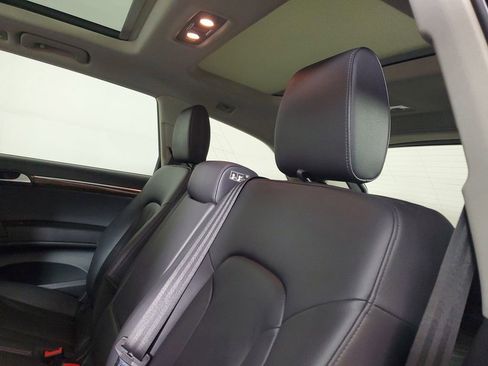 Used 2015 Audi Q7 TDI Premium Plus w/ Premium Plus Package AWD/4WD image 13