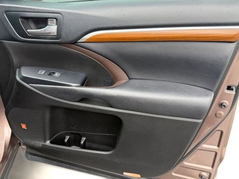 Used 2018 Toyota Highlander Limited Platinum image 22