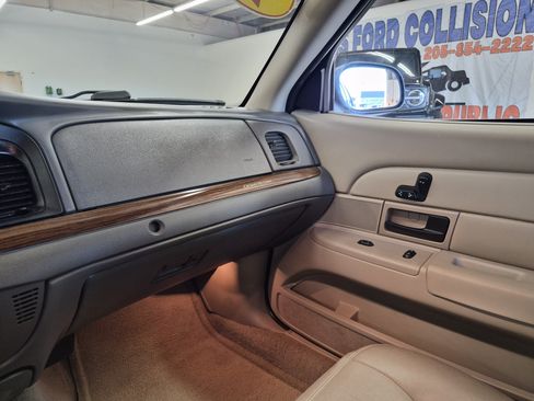 Used 2007 Ford Crown Victoria LX RWD image 18