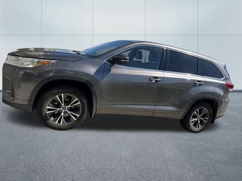 Used 2017 Toyota Highlander Plus AWD/4WD image 19