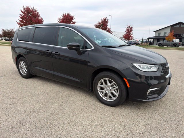 Used 2026 Chrysler Pacifica Select FWD image 4