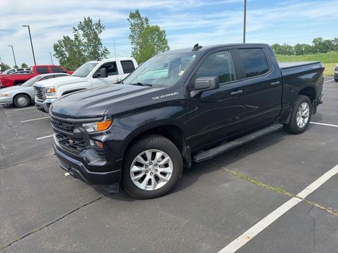 Used 2022 Chevrolet Silverado 1500 Custom AWD/4WD image 2