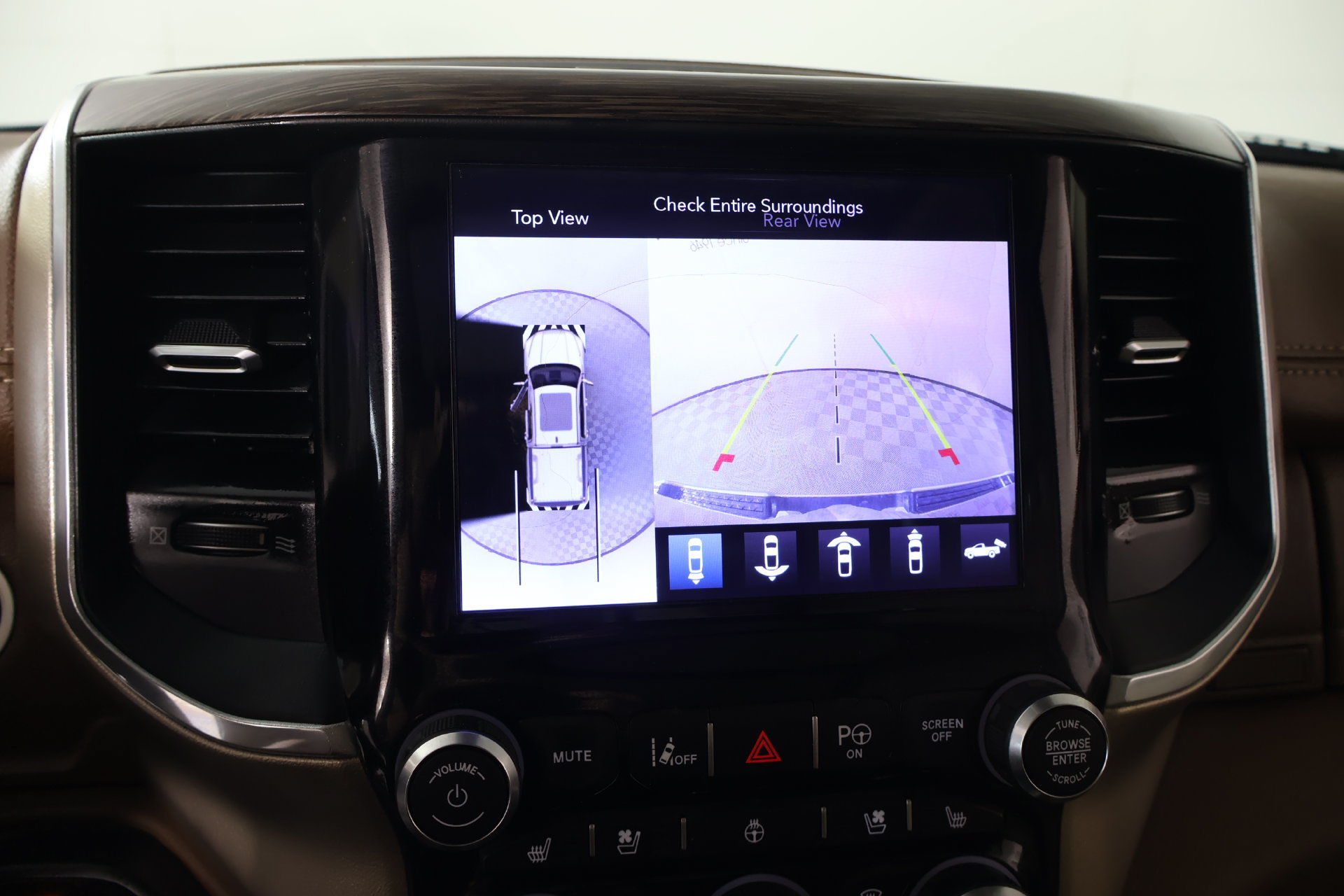 Used 2019 RAM 1500 Laramie AWD/4WD image 6
