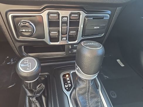 New 2025 Jeep Gladiator Sport image 32