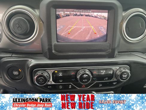Used 2020 Jeep Wrangler Unlimited Sahara image 21