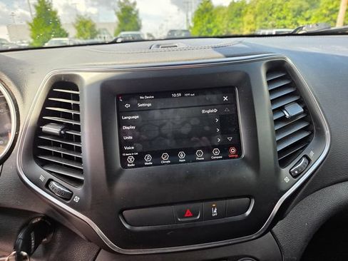 Used 2020 Jeep Cherokee Latitude w/ Advanced Safety Group AWD/4WD image 7