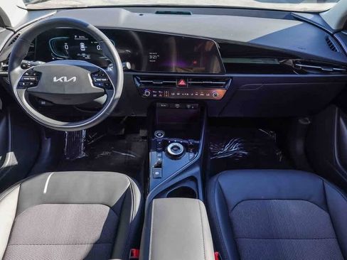 Certified 2023 Kia Niro EX image 11
