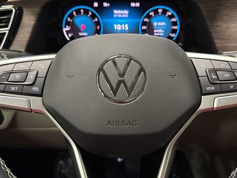Used 2025 Volkswagen Atlas SEL AWD/4WD image 16