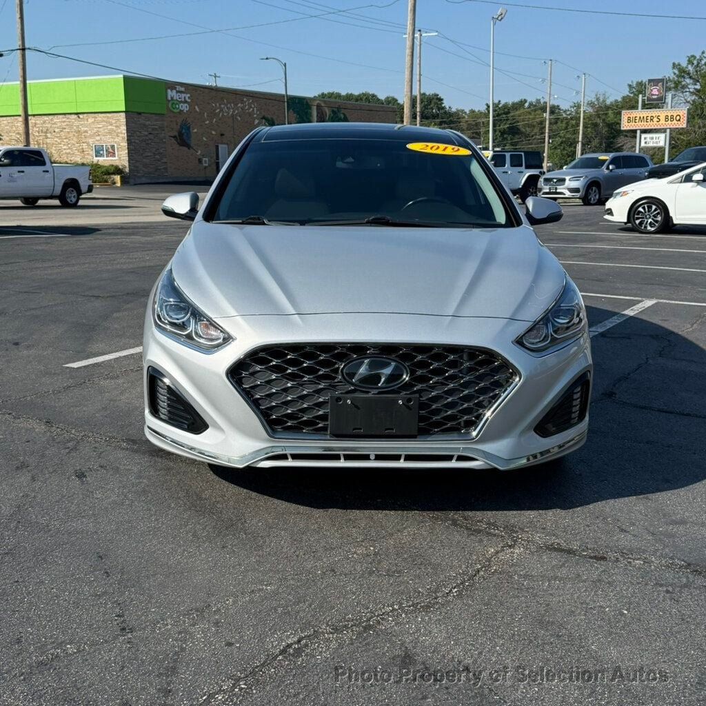 Used 2019 Hyundai Sonata Limited w/ Ultimate Package 04 FWD image 4