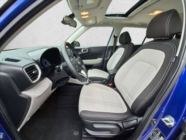 Used 2022 Hyundai Venue SEL FWD image 17