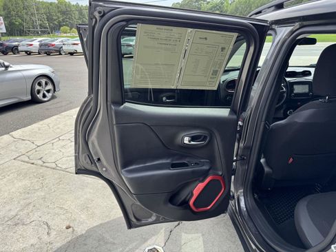 Used 2016 Jeep Renegade Trailhawk AWD/4WD image 7