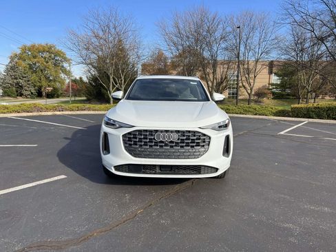 Used 2025 Audi Q5 Premium Plus w/ Premium Plus AWD/4WD image 2