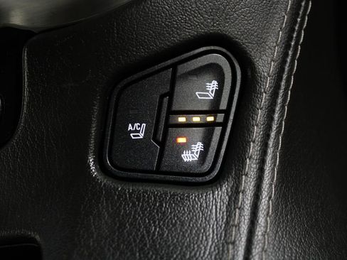 Used 2016 GMC Yukon SLT AWD/4WD image 36