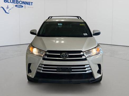 Used 2017 Toyota Highlander LE FWD image 2