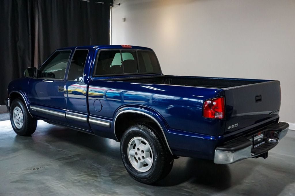 Used 2002 Chevrolet S10 Pickup LS w/ LS Preferred Equipment Group AWD/4WD image 24