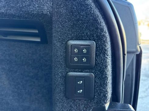 Used 2020 Land Rover Range Rover HSE image 18