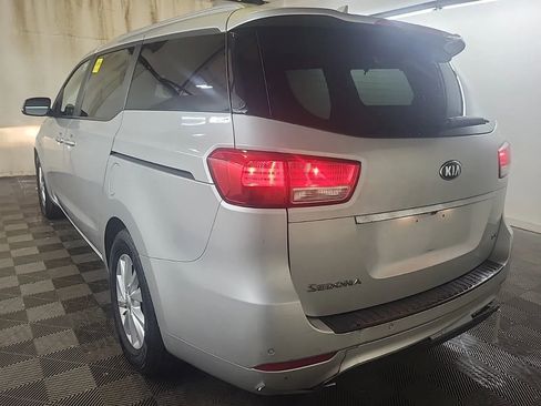Used 2018 Kia Sedona LX w/ LX Essentials Premium Package image 2