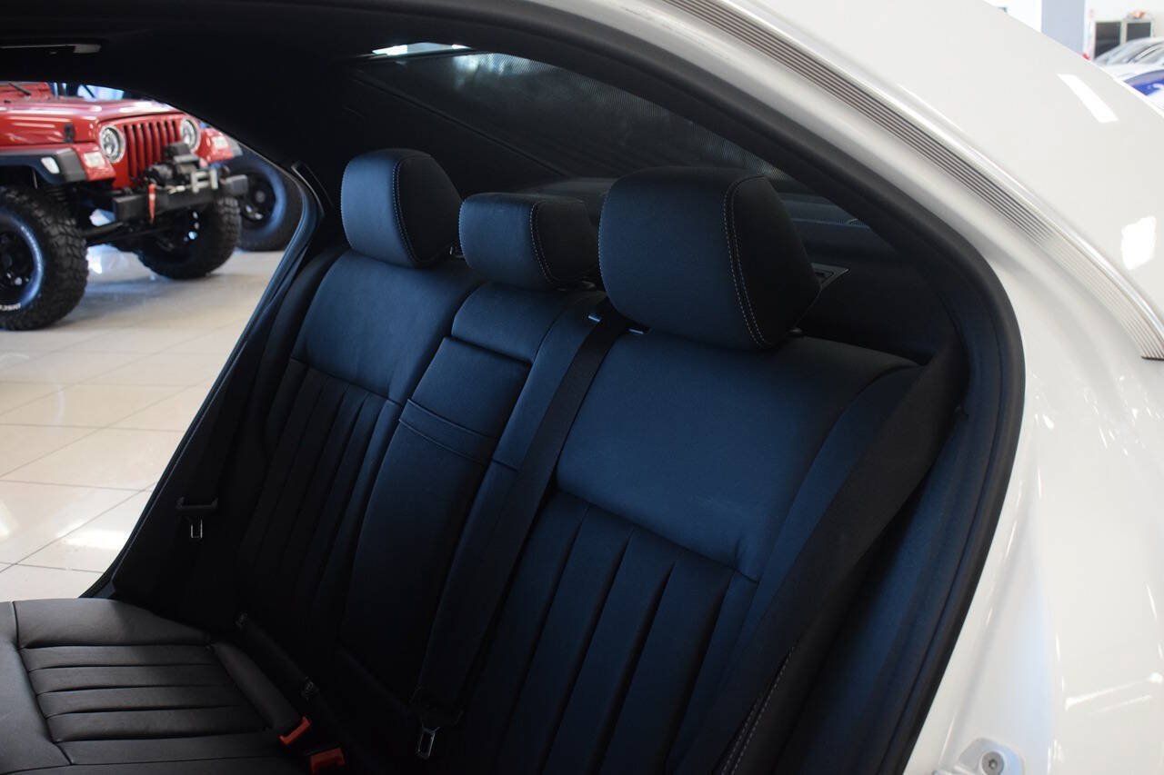 Used 2016 Mercedes-Benz E 400 Sedan image 41